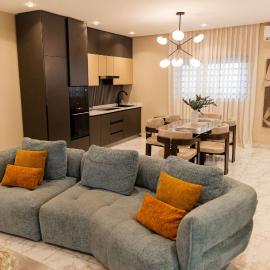 Bellagio One Bedroom Apartment Spintex, hotel di Kwedonu
