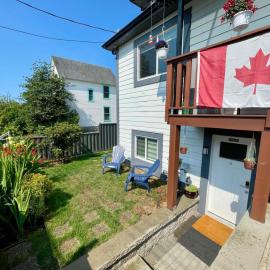 Executive 2 Bedroom Garden Suite Free Parking - Save on Long Stays!