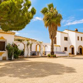 Cortijo Las Cruces Guillena - Sevilla, hotel v mestu Guillena