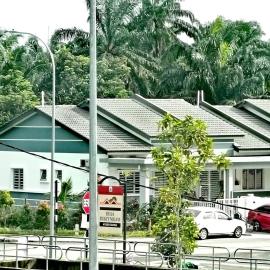UiTM Entire LRT3 4R Terrace Glamping Home and Kitchen, hotel Klangban
