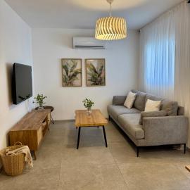 Flora house – hotel w mieście Naharijja