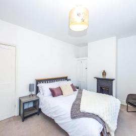 Spacious 3BR House Near Sixfields Duston