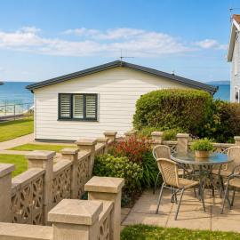 Relaxing Seafront Chalet with Patio near Westward Ho! Beach