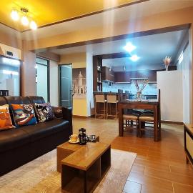 Céntrico y tranquilo con 2 baños, WiFi super veloz, a pasos de restaurantes y agencias de turismo