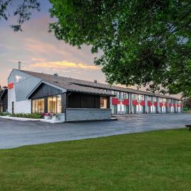 Ramada by Wyndham Kingston, hotel u gradu 'Kingston'