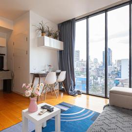Prime Thonglor Stylish 1BR near BTS & Nightlife, hotel in Bangkok