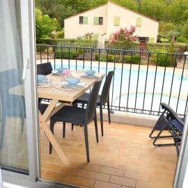 Calme T2 climatisé pour 4 piscine, terrasse, parking, Le Beausset