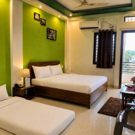 Samriddhi home stay ,located between Mahakaleshwar, and KaalBhairav temples, hotel in Ujjain