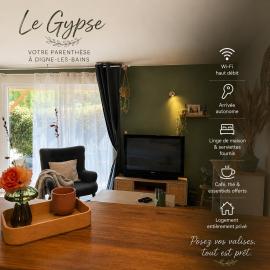 Grand studio en rez de jardin avec terrasse parking motos, hotel v destinaci Digne-Les-Bains