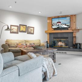 RMR: Balsam Lodge B4 Condo in The AspensWilson WY, hotel in Wilson