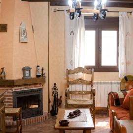 Welcoming House in Hueva, Great View, hótel í Hueva