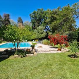 Appartement spacieux à Arles avec piscine et jardin partagé