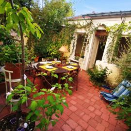 Maison confortable à Montreuil avec jardin clôturé, hotel in Montreuil