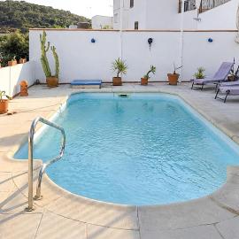 Cozy Home In El Castillo De Las Gua, hotel a El Castillo de las Guardas