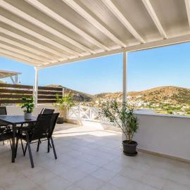 Syros Sun Villa - Terrace Open Views near Airport, hotel i Mánna