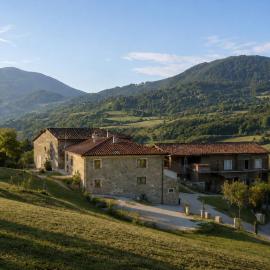 Stone House in the Bolognese Apennines, hotell i Creda