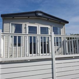 6 Berth Caravan With Front Decking At Carlton Meres In Suffolk Ref 60010K, hotelli kohteessa Saxmundham