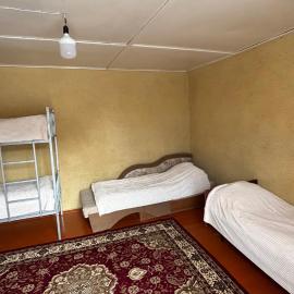 Хостел Балыкчы, hotel di Balykchy
