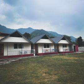 Petals nest, hotel em Rājpur