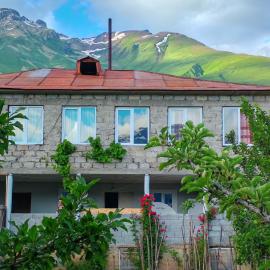 Gujejiani Guest house, hotel em Mestia