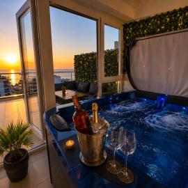 SUMMERLAND Sea View Penthouse & Jacuzzi
