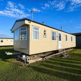 Homely 8 Berth Caravan At Harts Holiday Park In Kent Ref 74018B, hotel in Sheerness