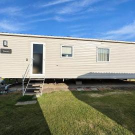 Lovely 6 Berth Caravan At Harts Holiday Park In Kent Ref 74072B, hotel em Sheerness
