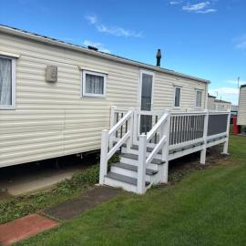 8 Berth Caravan With Side Decking At Harts Holiday Park In Kent Ref 74283Fv, hotel in Sheerness