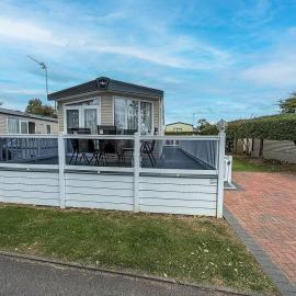 Stunning Caravan At West Mersea Park 75192Wm, hotel in West Mersea