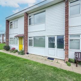 Homely Chalet To Hire In Scratby Nearby The Beach In Norfolk Ref 76166B