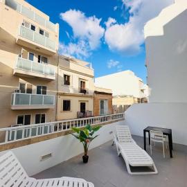 Maltese House Gzira Central, hotel in Il-Gżira
