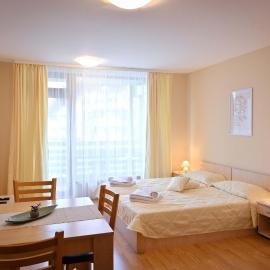 Aspen Suites Cozy Studio with Balcony & Pool by Flat Manаger, hotel em Razlog