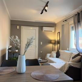 Cozy & Stylish Apartment - Steps from the Market