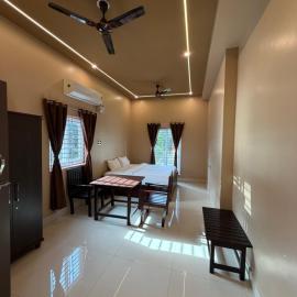 JRR room stay, hotel in Thiruvaiyāru