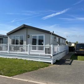 Lagoon View Lodge, Haven Church Farm, hotel in Pagham