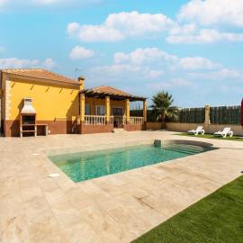 Holiday Home with Pool, Hotel in Ibáñez