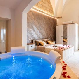 Dimora Libertà Luxury con Vista Piazza E Vasca Idromassaggio In Camera A 15 Minuti dal Mare