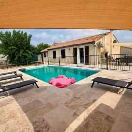 Villa piscine 4 chambres-idéal familles au calme，Lédignan的飯店
