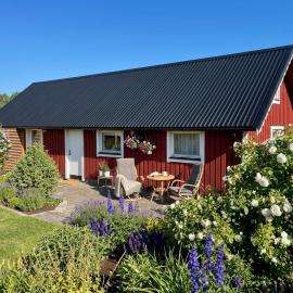 Private guesthouse with sauna near Skrea beach