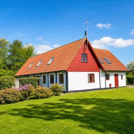 Kysthus - Peaceful Country Retreat on Bornholm, hotel en Neksø
