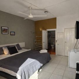 Balcony Street View Bedroom Zona Colonial, hotel in Santo Domingo