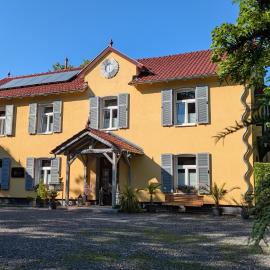 Haus Eveline - Ferienwohnungen unterhalb der Wartburg -، فندق في إيزيناخ