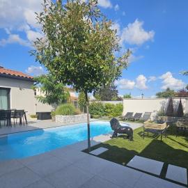 La Dolce Villa, hotel u gradu Žena