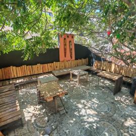 Shantihome – hotel w mieście Izmir