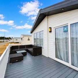 Beautiful 8 Berth Lodge For Hire At Kessingland Beach In Suffolk Ref 90012Td, viešbutis mieste Benacre