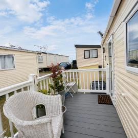 Cosy 6 Berth Caravan With Side Decking At Kessingland Beach, Suffolk Ref 90031Sv, viešbutis mieste Benacre