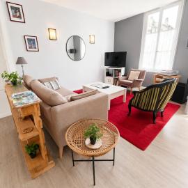 Maison de ville confortable avec cour intérieure, hotel in Angoulême