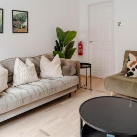 Calm Cosy House with Beautiful Riverside Walk to Centre