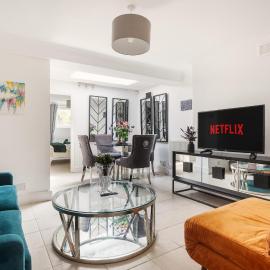 Spacious 2 Bed, 2 Bath Zone 2 Flat with Garden, hôtel à Londres