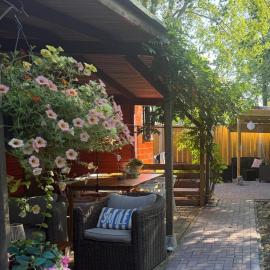 Casa Rosa - Sfeervolle cottage met jacuzzi, hotel Ermben